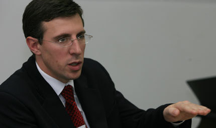  Dorin Chirtoacă îl acuză pe pretorul sectorului Rîşcani, Mihai Cîrlig, că a planificat vînzarea unui imobil de circa 120 de metri pătraţi ce aparţine municipalităţii. 