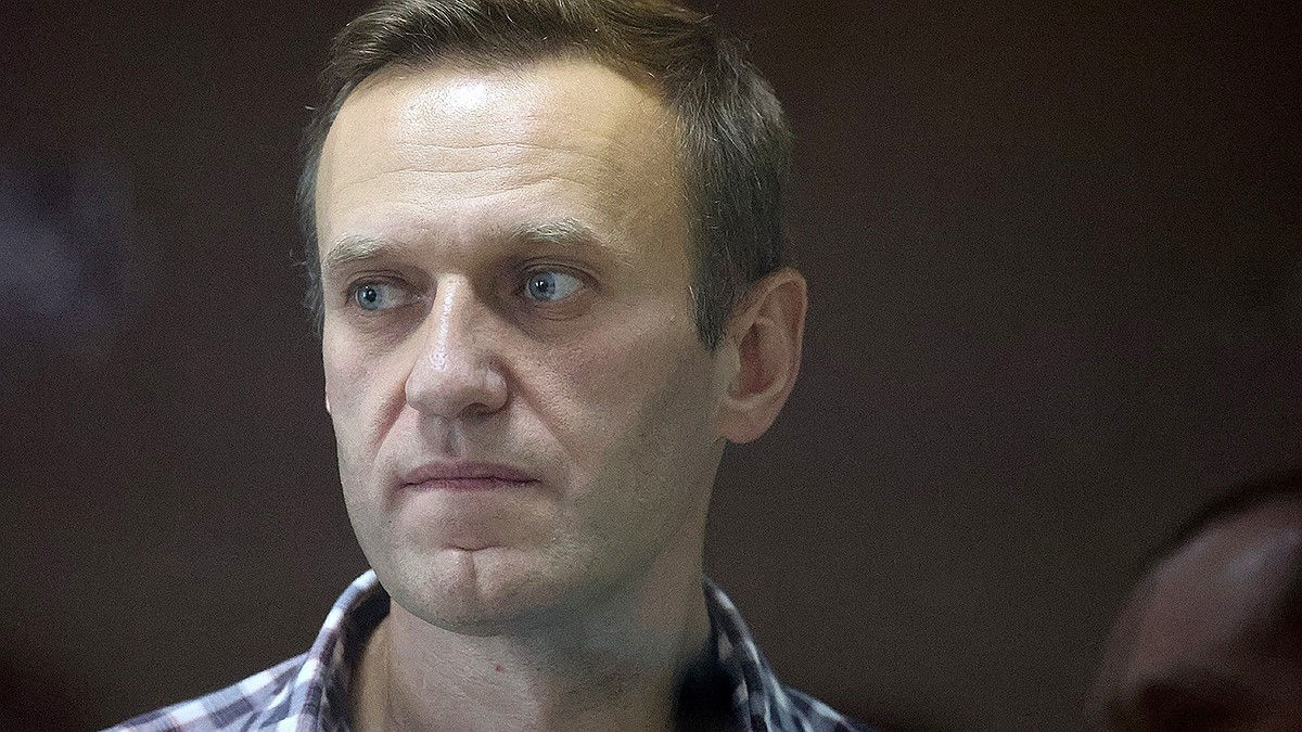 Сам Навальный и его соратники считают уголовное преследование политическим.