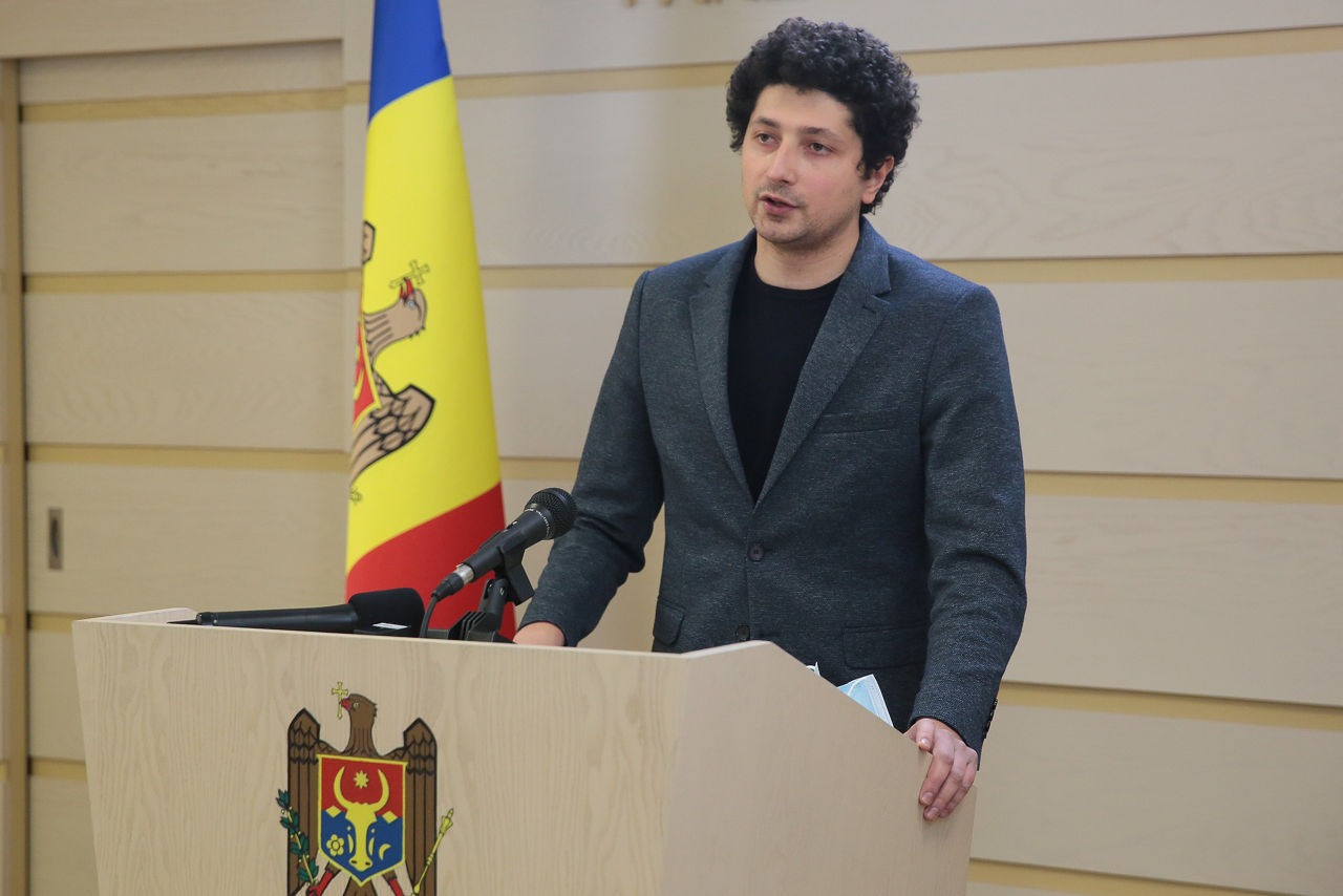 Депутат PAS Раду Мариан.
