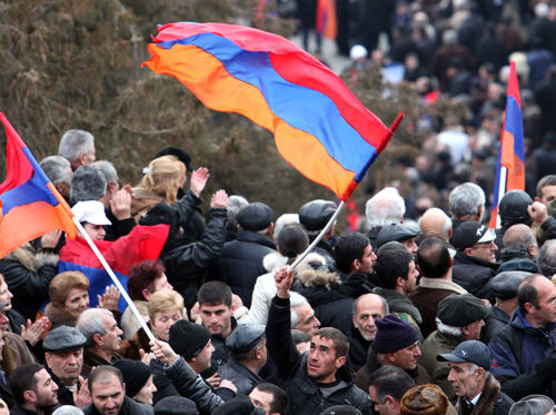 В Ереване прошел митинг против «увековечения режима».