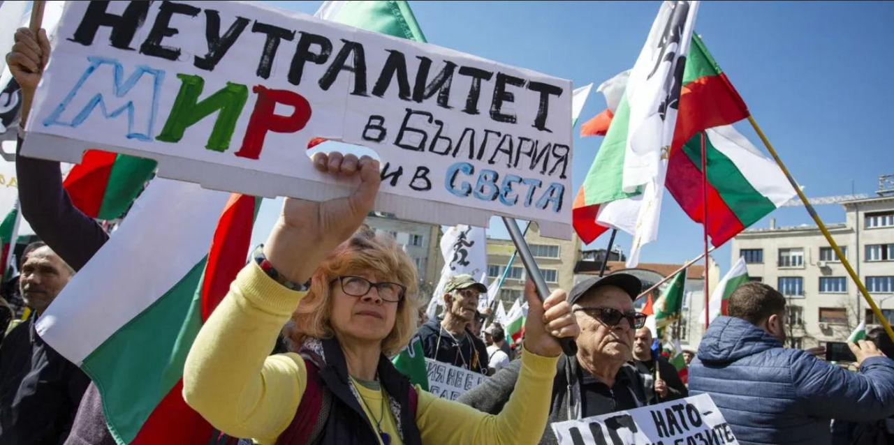 В Болгарии прошли протесты против военной помощи Украине: за мир и нейтралитет.
