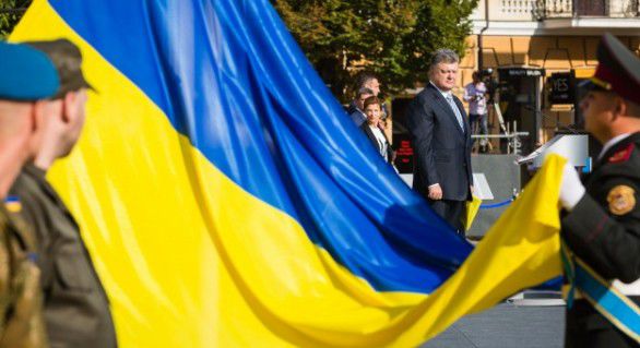 Poroșenko urmează să prezinte măsurile luate de guvernul său pentru respectarea acordului de pace de la Minsk.