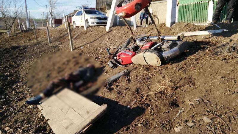 В Каушанах мотоциклист врезался в столб.