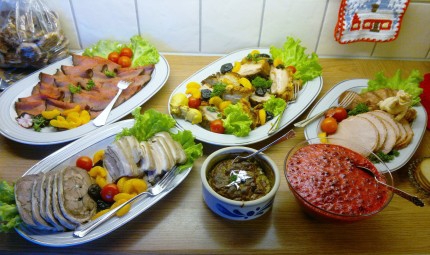 Toti nutritionistii recomanda moderatia inainte si in timpul sarbatorilor de iarna.