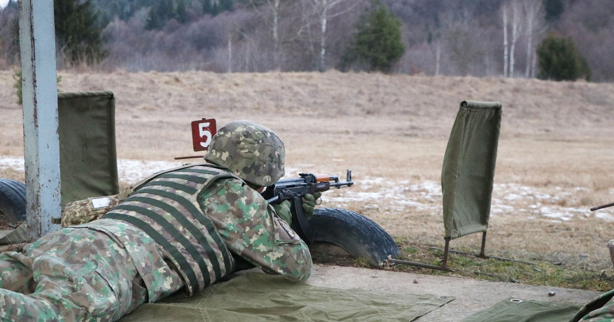 Explozie la un poligon de antrenament din România: Cinci militari, răniți.