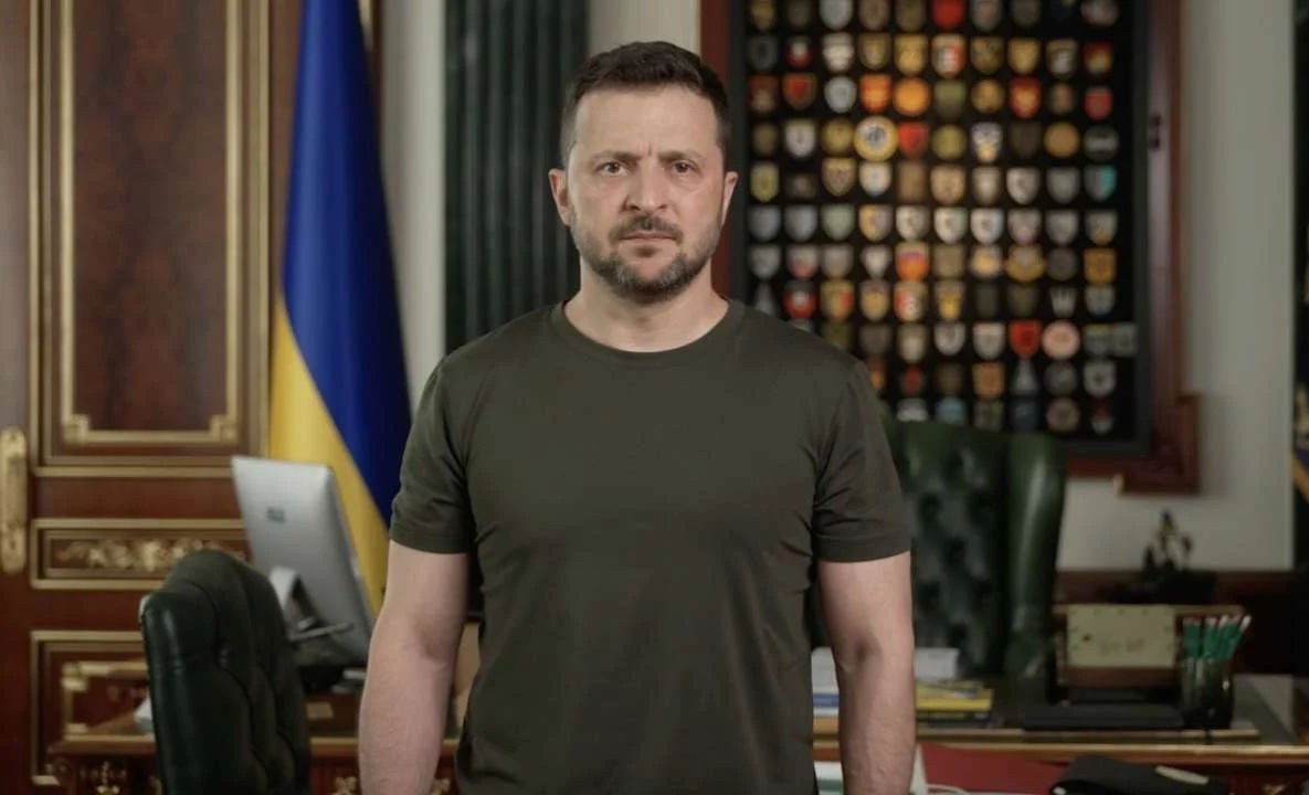 Зеленский: Украинские дроны поразили более 30 российских НПЗ, терминалов и нефтебаз.
