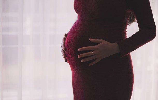 Медики пришли к выводу, что картофельные чипсы, майонез и растительные масла крайне опасны для беременных женщин.
