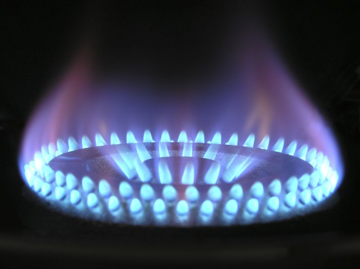 Din salariu moldovenii își pot cumpăra cea mai mică cantitate de gaze