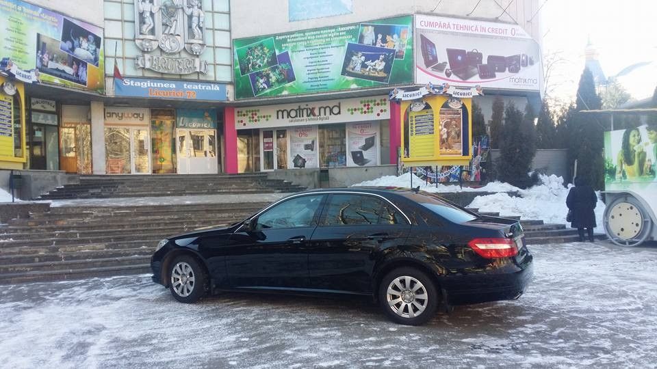 Șoferul unei mașini cu numere diplomatice a parcat neregulamentar în centrul Capitalei. 