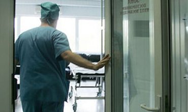 Până acum, la poliţie au fost depuse 16 plângeri, dintre care una anonimă. Ultima victimă a medicului pare să fie o femeie de 40 de ani,invalidă de gradul doi.