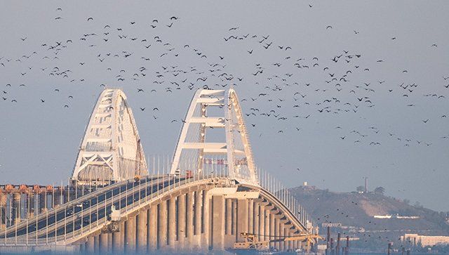 У автоподхода к Крымскому мосту обезвредили авиабомбу времен войны.