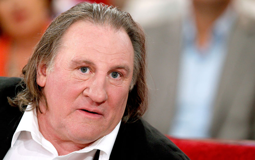 Actorul francez va fi înregistrat la adresa la care locuiesc membri ai familiei bunului său prieten, directorul Fondului de arhive cinematografice ruse Nicolai Borodatchev, originar din acea regiune.