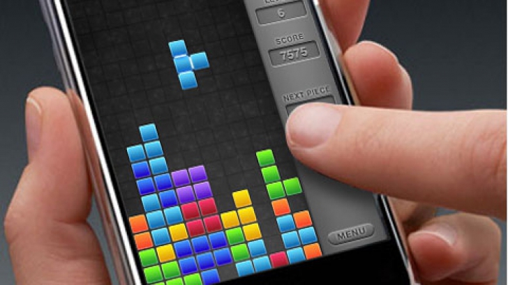 Cercetători canadieni au reuşit să corecteze ambliopia la adulţi punându-i să joace Tetris. 