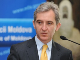  El a afirmat că speră ca decizia privind circulaţia cetățenilor moldoveni fără vize începând cu 2014 să fie luată pe baza unor criterii tehnice şi nu a îngrijorărilor de ordin politic.