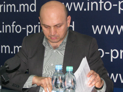 Призыв подписали Ресурсный центр по правам человека (CReDO), Ресурсный центр "Молодые и свободные", Институт по правам человека Молдовы (IDOM), Национальный совет молодежи и Ассоциация внешней политики. 
