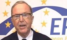 Martens a făcut declarația după ce a discutat cu premierul moldovean în exercițiu Vlad Filat aflat la summit-ul PPE