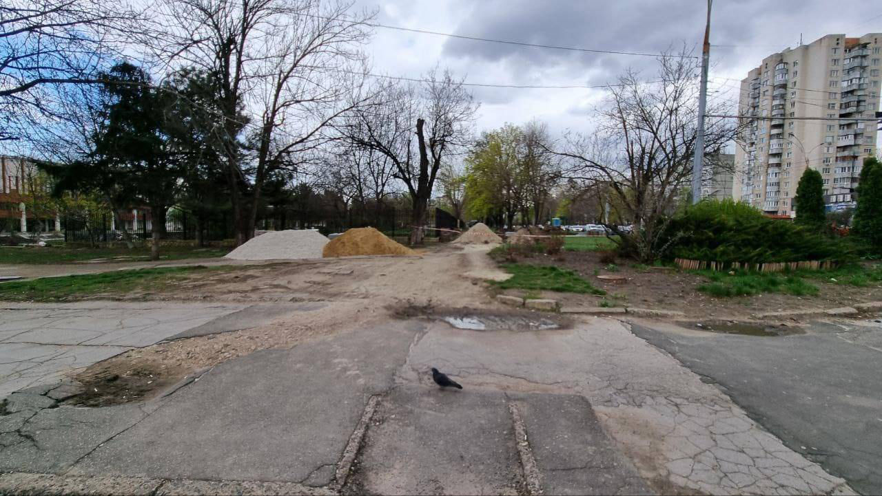 На Ботанике начались работы по обустройству зелеными насаждениями.