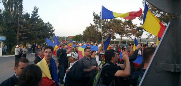 Вчера несколько сот унионистов заблокировали въезд в Молдову.