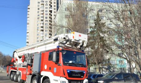 Serviciul Protecţiei Civile şi Situaţiilor Excepţionale a intrat în posesia unei noi autospeciale destinată intervenţiilor la înălţime.