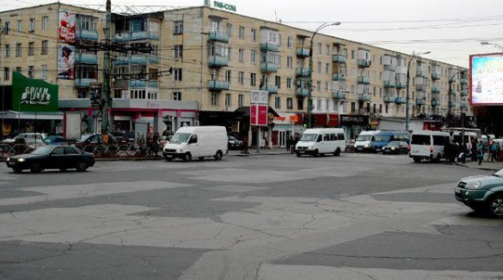 Două persoane au fost tamponate de o mașină, în această seară, în sectorul Rîșcani din Capitală.
