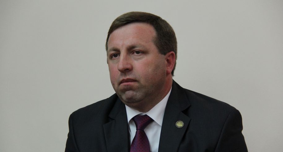 Afacerea era intermediată de ministrul afacerilor interne Oleg Balan, deoarece acesta a rugat-o să se întâlnească cu persoanele respective.