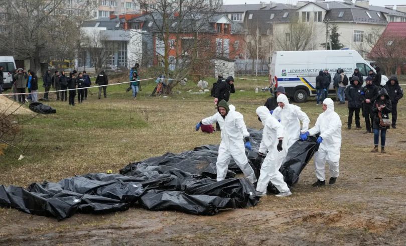 В Буче провели эксгумацию тел, похороненных в одной из крупнейших братских могил.