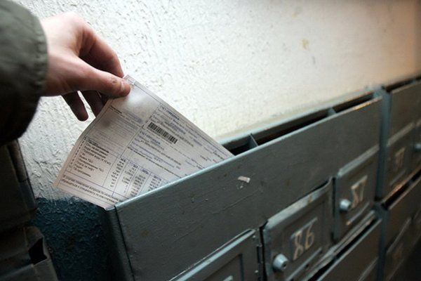 Пенсионеры вынуждены экономить на еде, чтобы рассчитываться за услугу частями.
