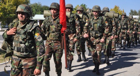 Militarii moldoveni s-au antrenat alături de cei din România, în cadrul unui amplu exercițiu cu blindate, elicoptere și avioane.