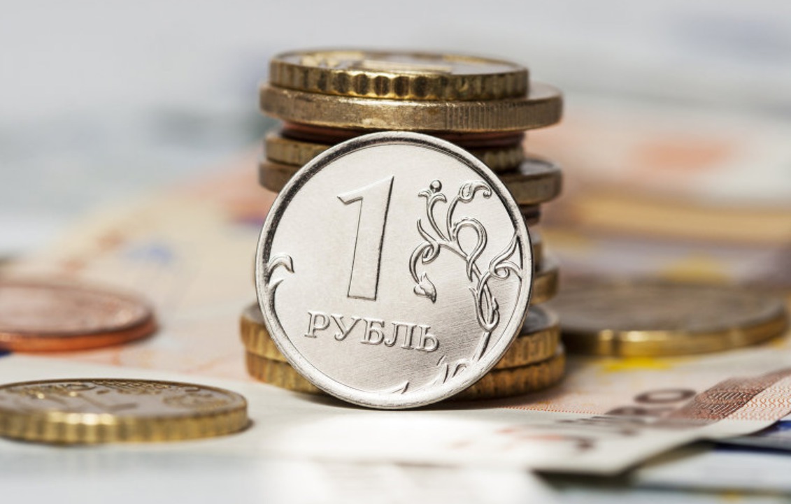 По его словам, "в отношении России следует подготовить заранее профилактические санкции и работать на опережение".