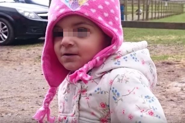O fetiță de doi ani a murit în mod tragic, după ce a înghițit o baterie de mici dimensiuni. 