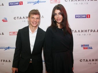 Новая спутница российского футболиста не смогла сдержать себя в руках в стрессовой ситуации.
