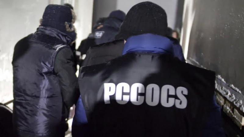 СИБ и PCCOCS задержали трех пограничников по делу о контрабанде сигарет.