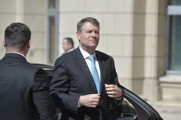 Iohannis i-a cerut lui Poroşenko să găsească o soluţie la problemele din Legea educaţiei