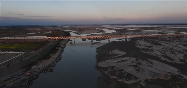 В Индии открыли наибольший в стране мост.