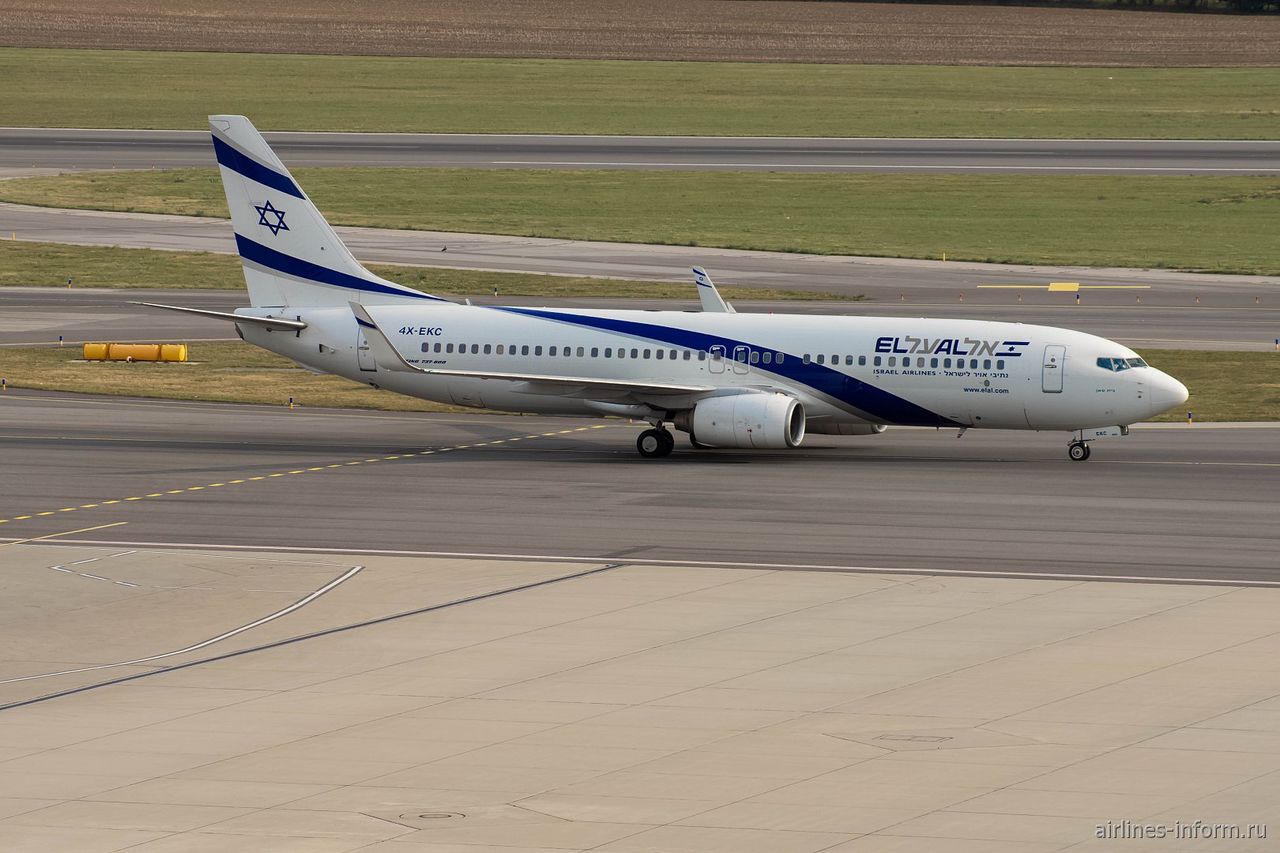 Boeing 737 экстренно сел в Болгарии.