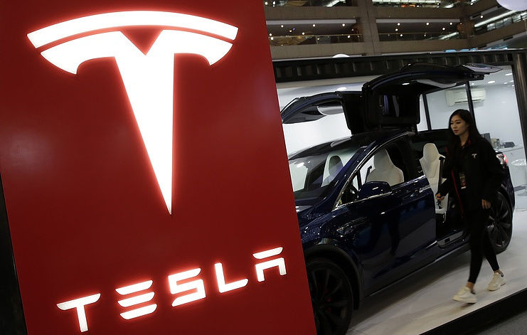 Bloomberg: суверенный фонд Саудовской Аравии может увеличить вложения в Tesla. Фото: EPA