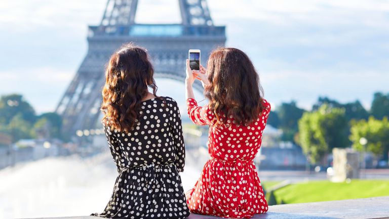 De ce este ilegal să fotografiezi Turnul Eiffel noaptea.