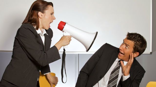 Cum să faceți față acuzațiilor la locul de muncă