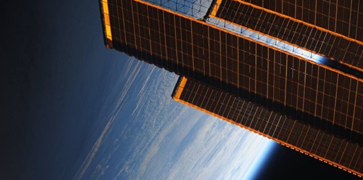 Япония в 2020 году запустит спутник для сбора космического мусора.