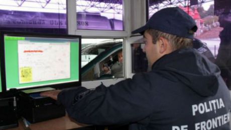 Полиция расследует все три дела.