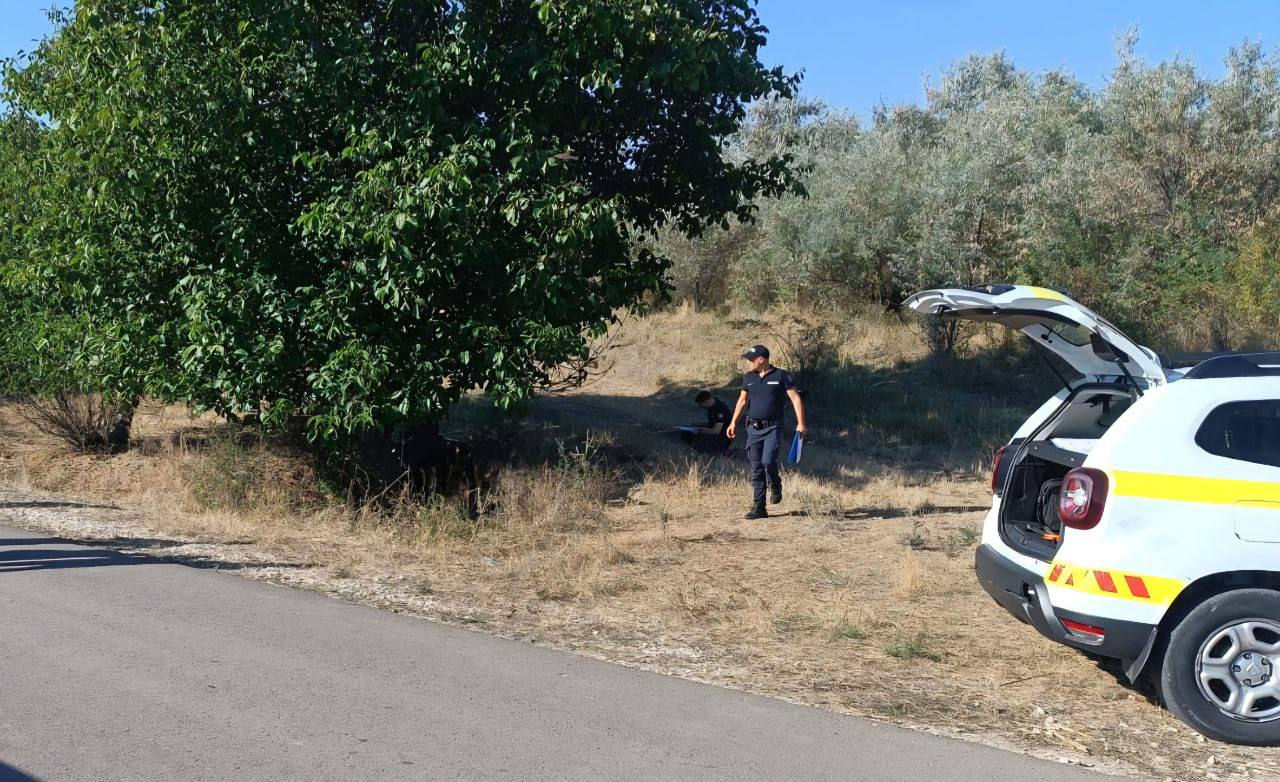 Accident la Hâncești: Un minor a murit după ce s-a izbit cu motocicleta într-un copac.