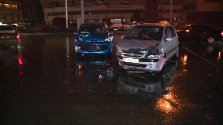Accident în Capitală: 2 maşini s-au ciocnit. O tânără, la spital. Foto: publika.md