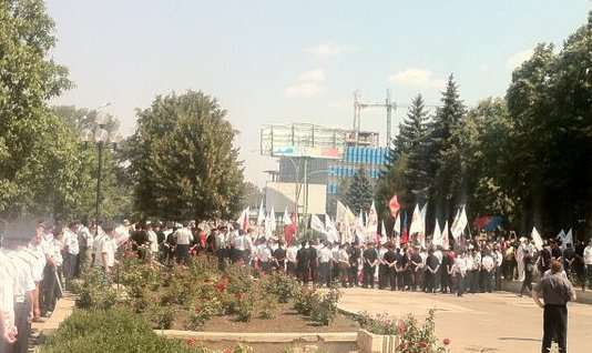 Potrivit poliţiei trei persoane au fost reţinute în urma altercaţiilor de la Bălţi.