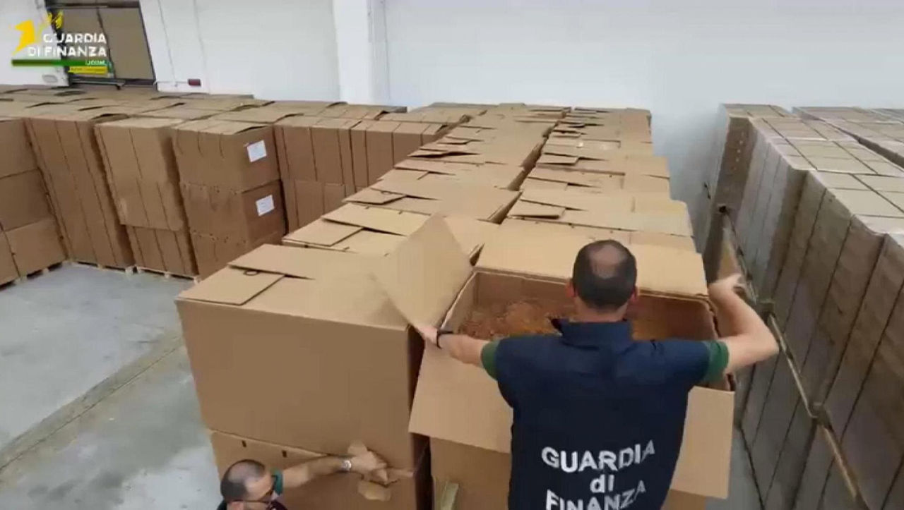 Fabrică clandestină de tutun, descoperită în Italia: Un cetățean al Moldovei, reținut.