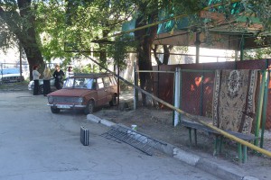 Трубу задела машина спецавтохзяйства.