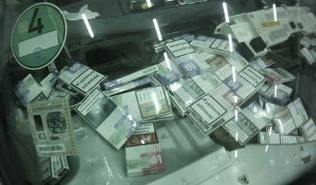 Peste 1500 de pachete de ţigări, confiscate de la un cetăţean al Armeniei la postul vamal Palanca. Foto: customs.gov.md