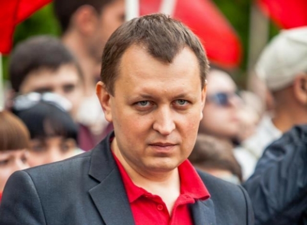 Anterior, Petrenco a publicat pe facebook un sir de fotografii cu vila care i-ar apartine lui Plahotniuc.