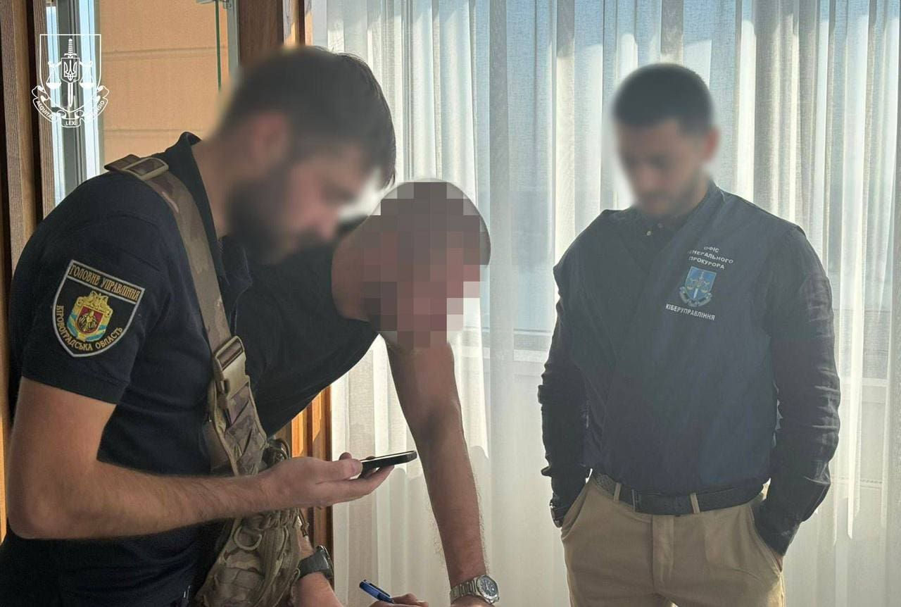 В Украине задержали гражданина Молдовы: помогал с банковским мошенничеством в Чехии.
