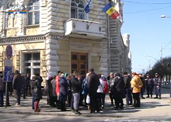 Продавцы требовали встречи со столичными чиновниками.
