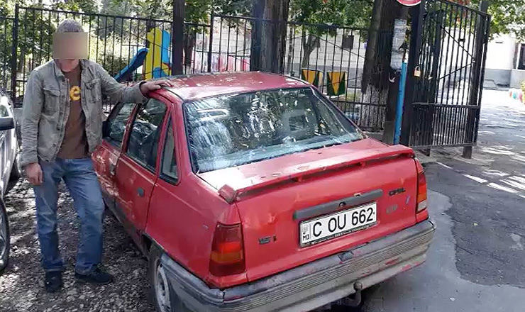 A furat un automobil din Capitală. Motivul: Mașina era descuiată